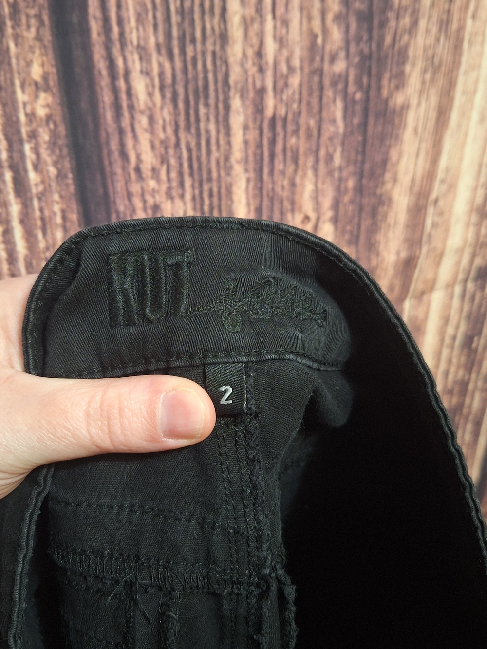 Kut from the Kloth Black Milla Bermuda Shorts Womens Size 2. - Picture 4 of 5